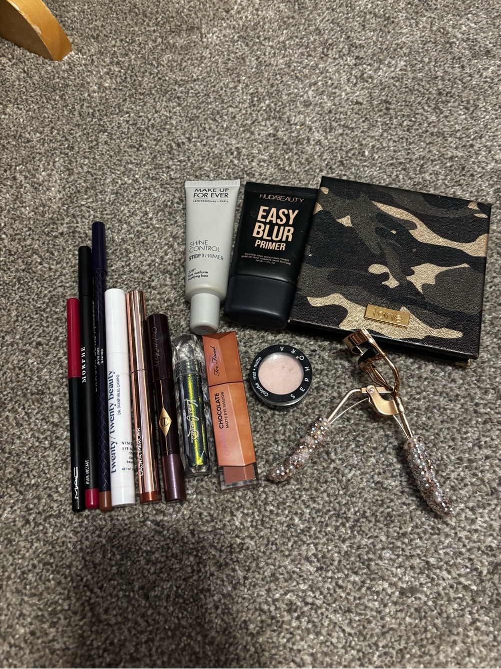 Eyeshadows and primers